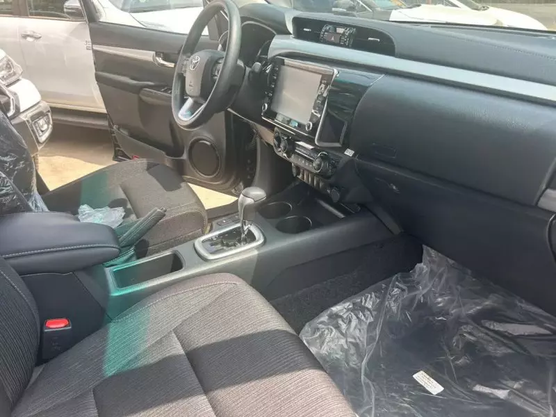 Toyota Hilux   - 2025