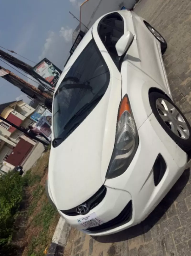 Hyundai Elantra - 2013