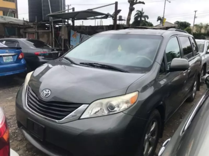 Toyota Sienna   - 2012