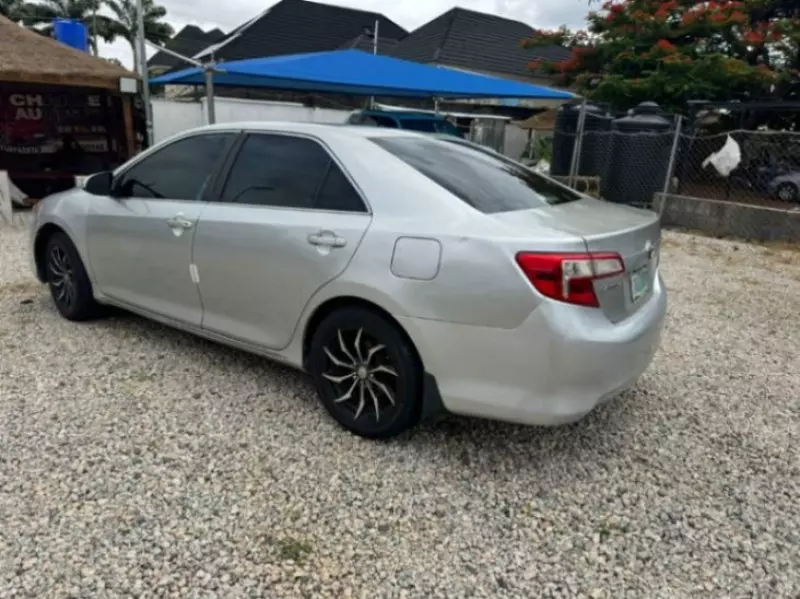 Toyota camry   - 2013