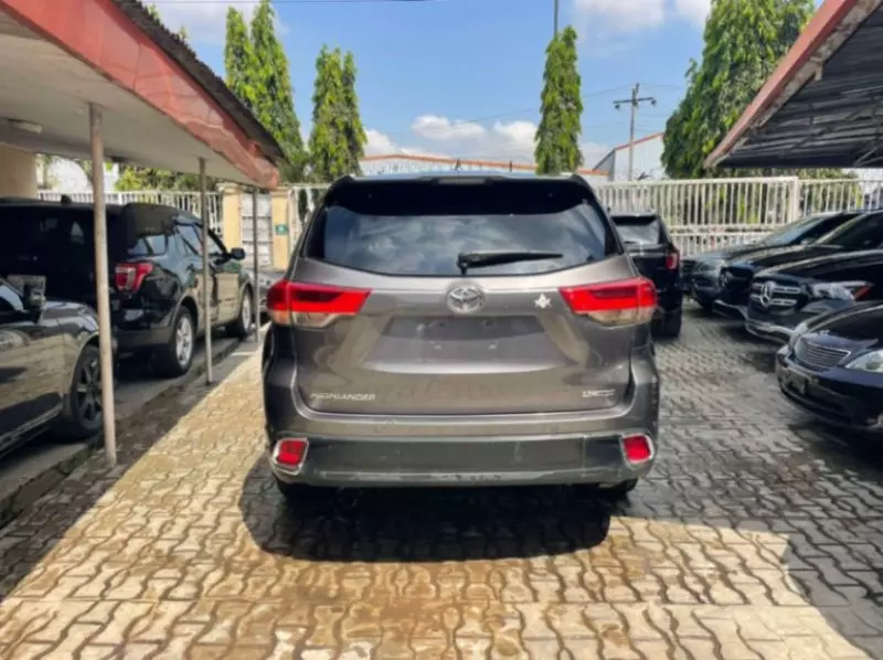 Toyota Highlander   - 2015