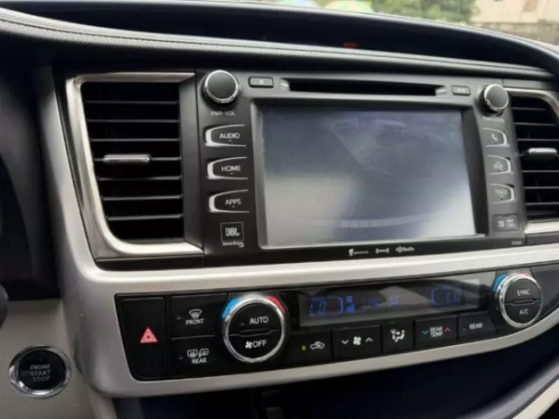 Toyota Highlander   - 2016