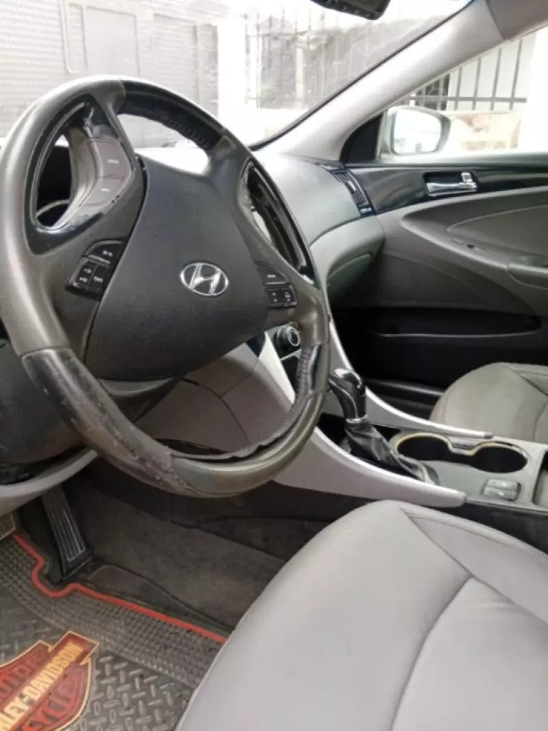 Hyundai Sonata   - 2012