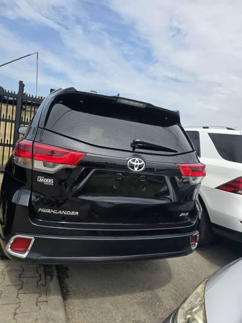Toyota Highlander   - 2019