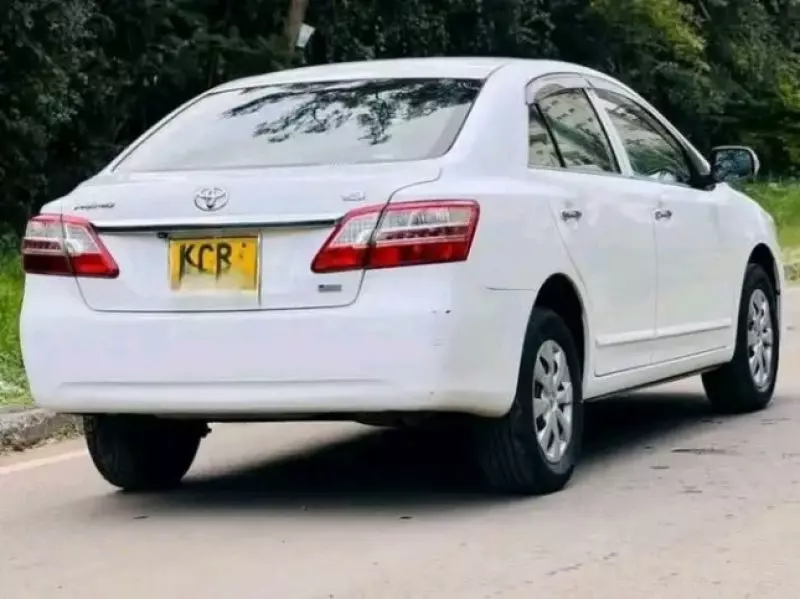 Toyota Premio    - 2011