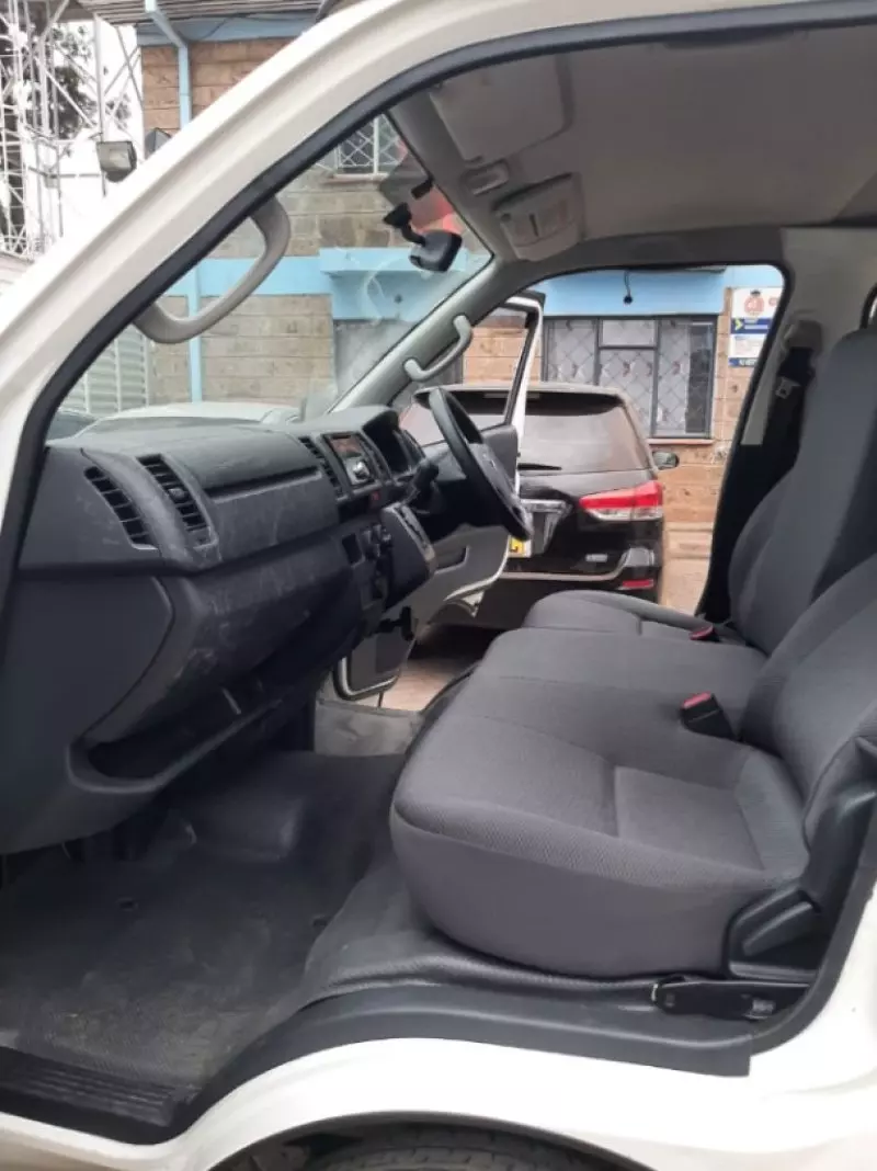 Toyota Hiace   - 2018