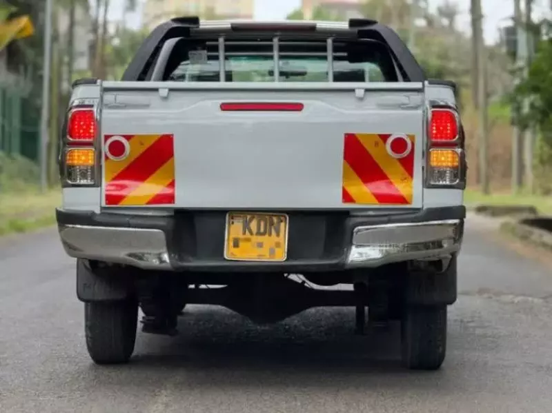 Toyota Hilux   - 2017