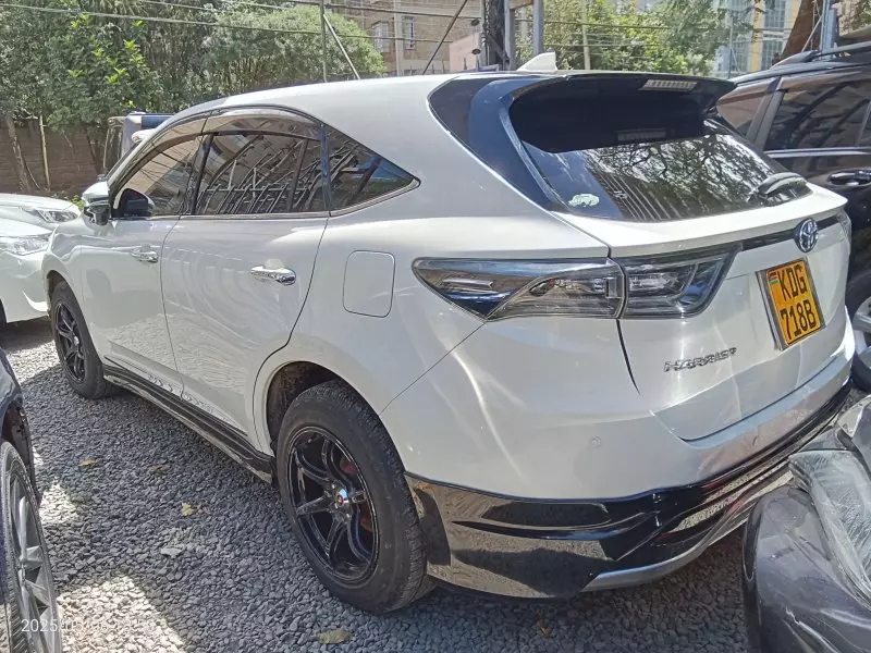 Toyota Harrier   - 2014