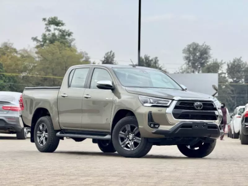 Toyota Hilux    - 2020