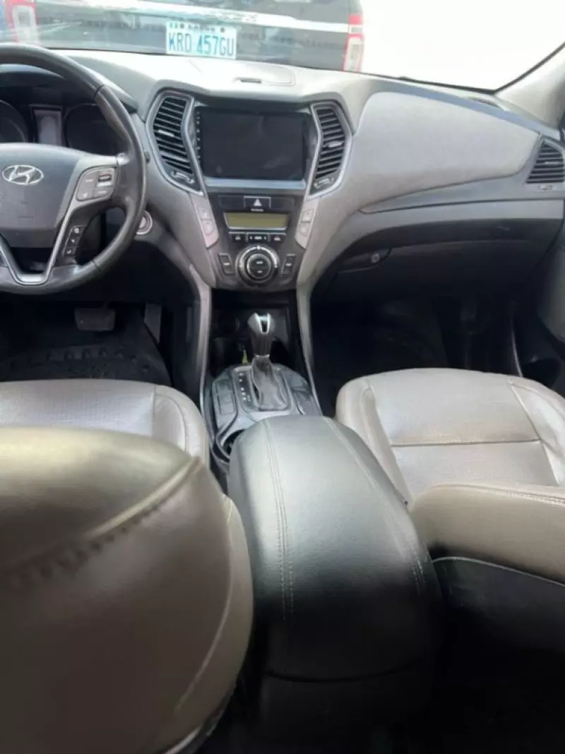 Hyundai Santa Fe   - 2014