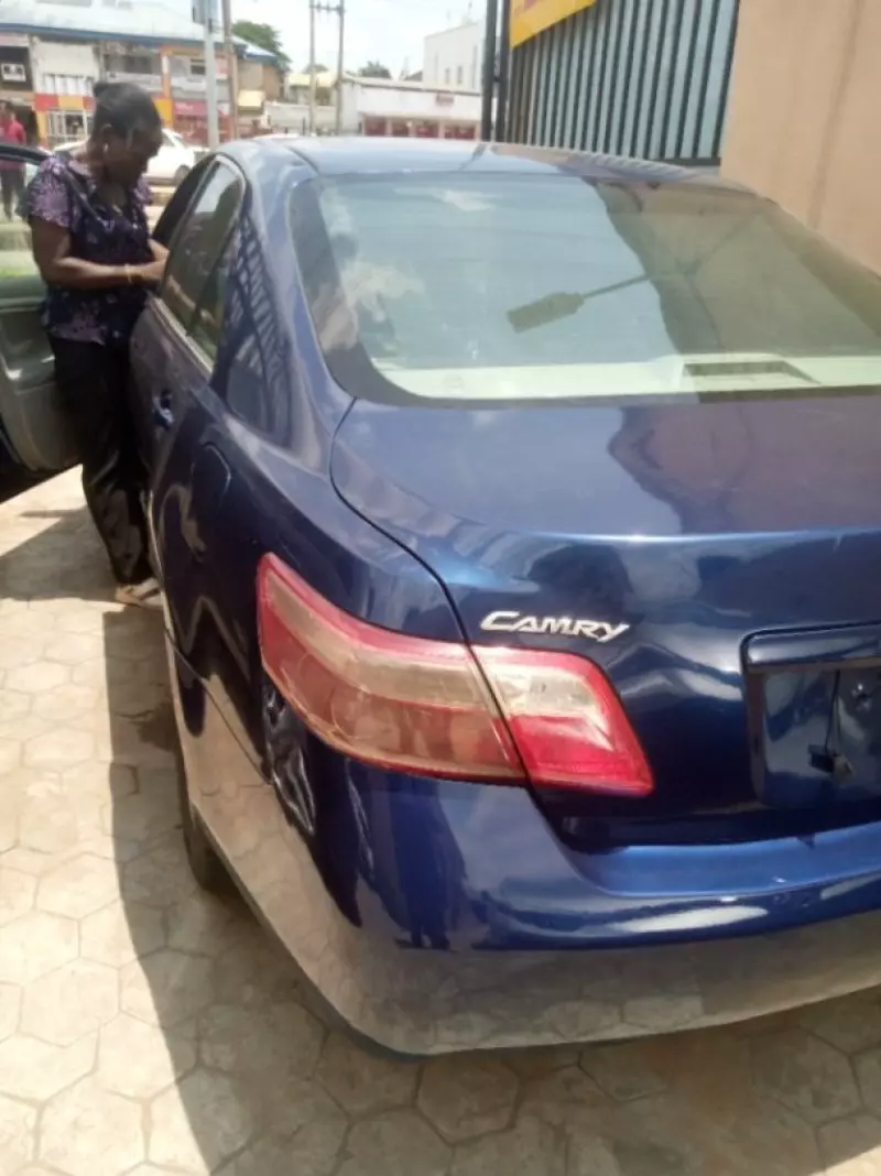 Toyota Camry   - 2009