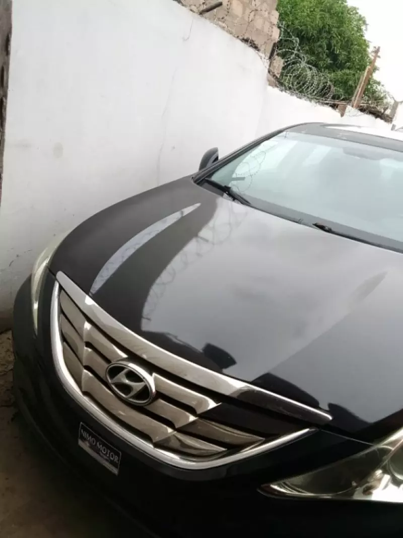 Hyundai Sonata   - 2012