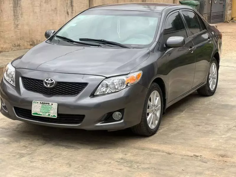 Toyota Corolla   - 2009