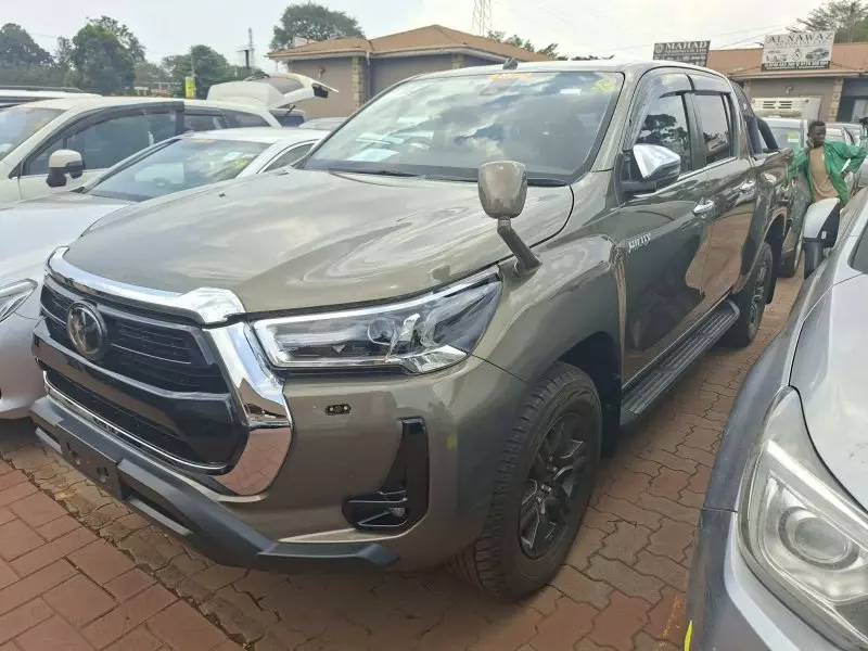 Toyota Hilux   - 2022
