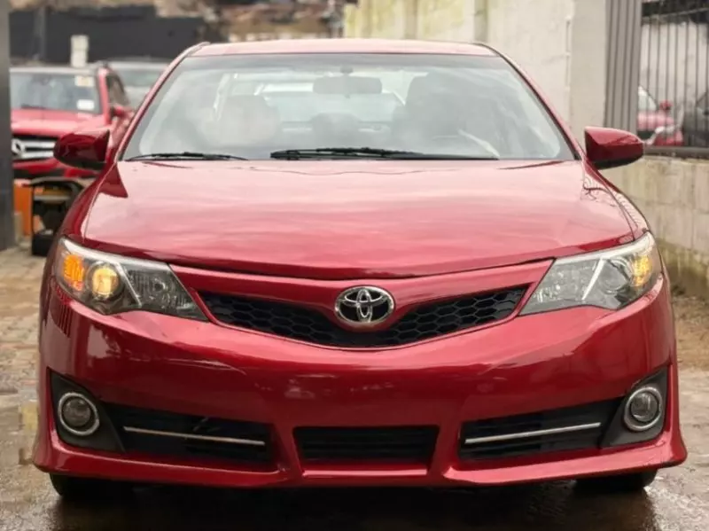Toyota Camry - 2012