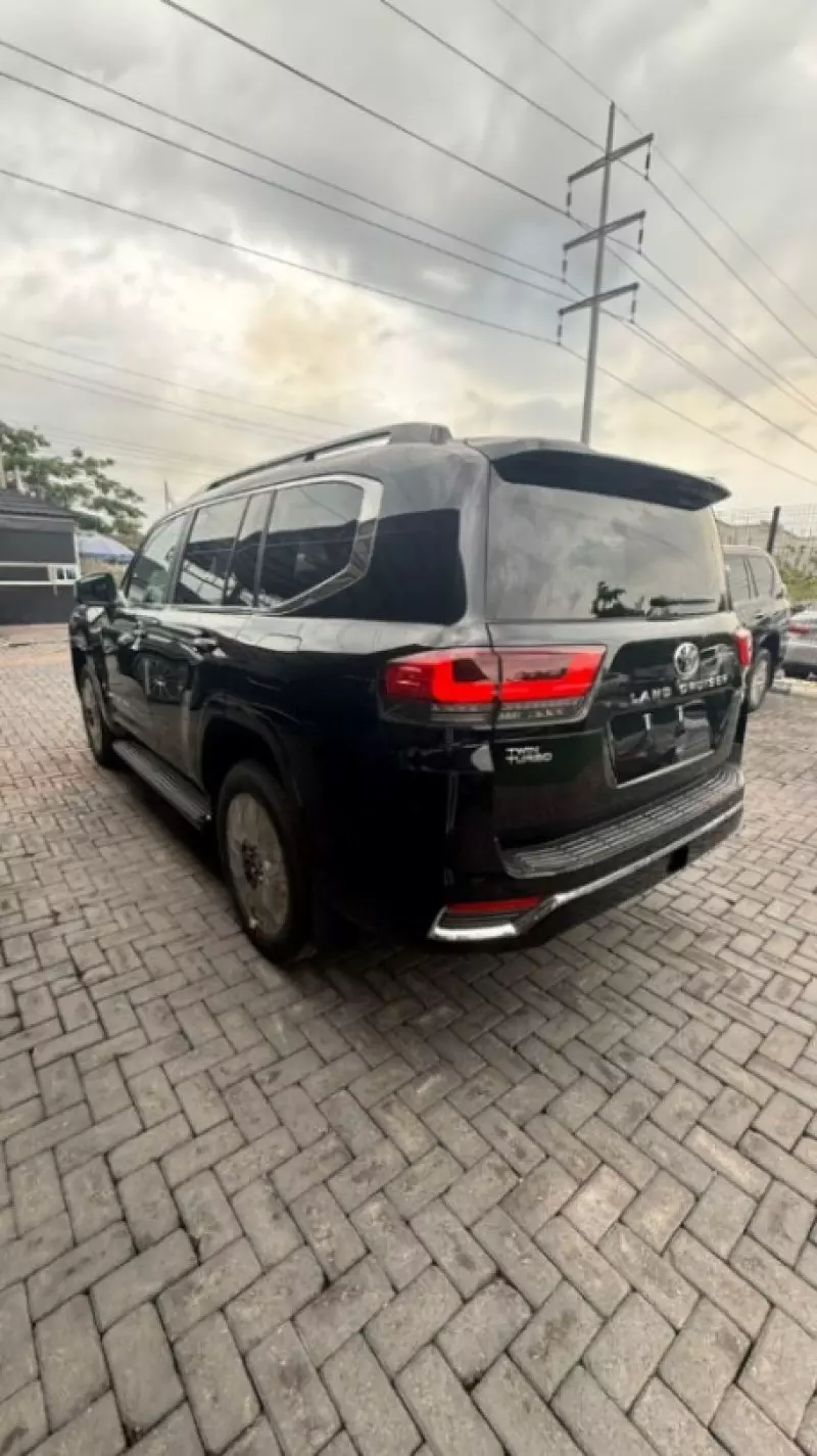Toyota  Land Cruiser VXR V8   - 2023