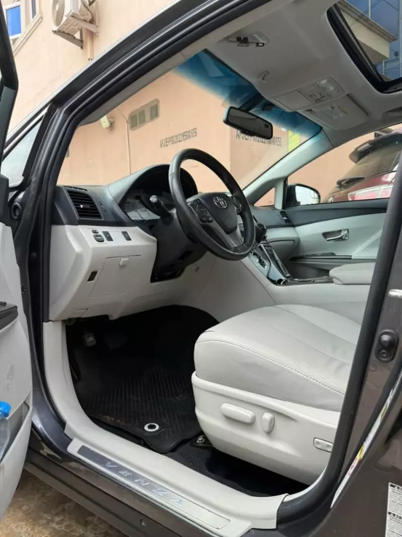 Toyota Venza   - 2013