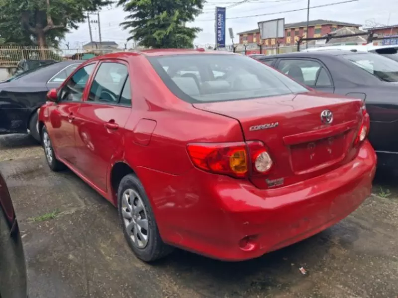 Toyota Corolla   - 2010