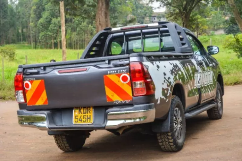 Toyota Hilux   - 2016