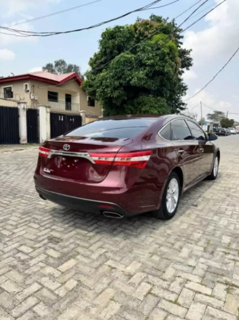 Toyota Avalon - 2015