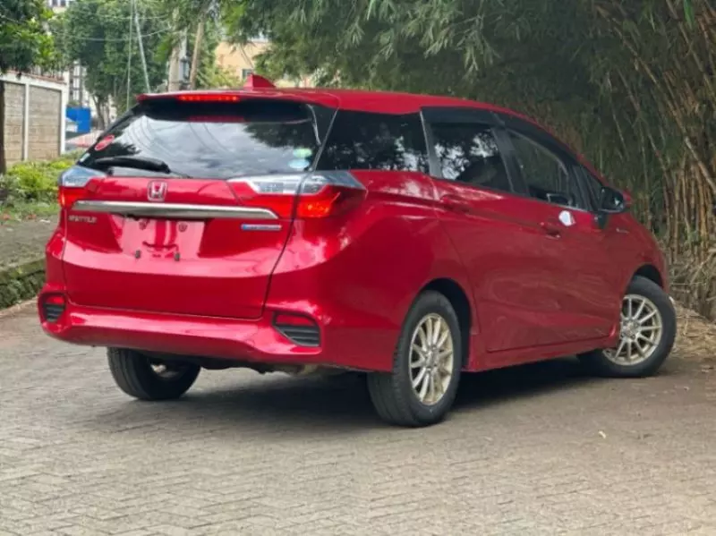 Honda Fit shuttle hybrid   - 2017