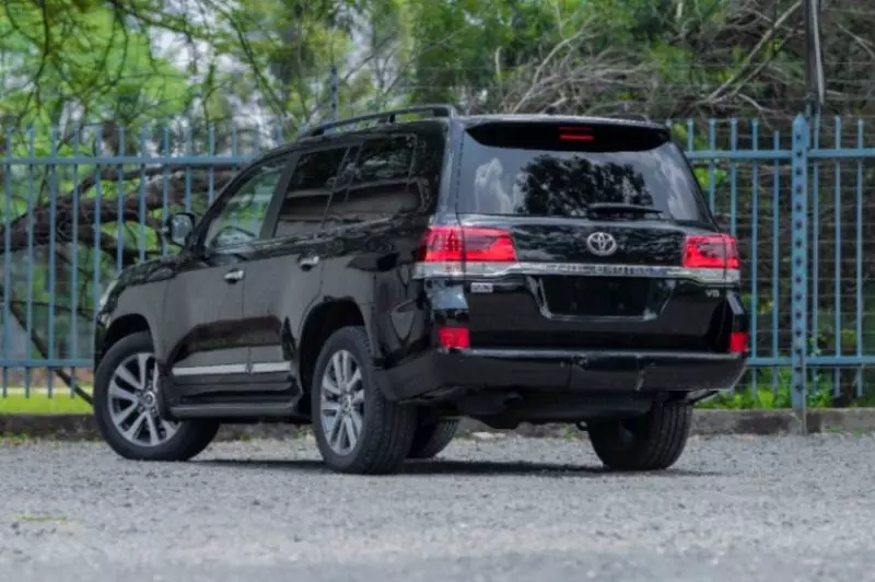 Toyota Land Cruiser V8   - 2017
