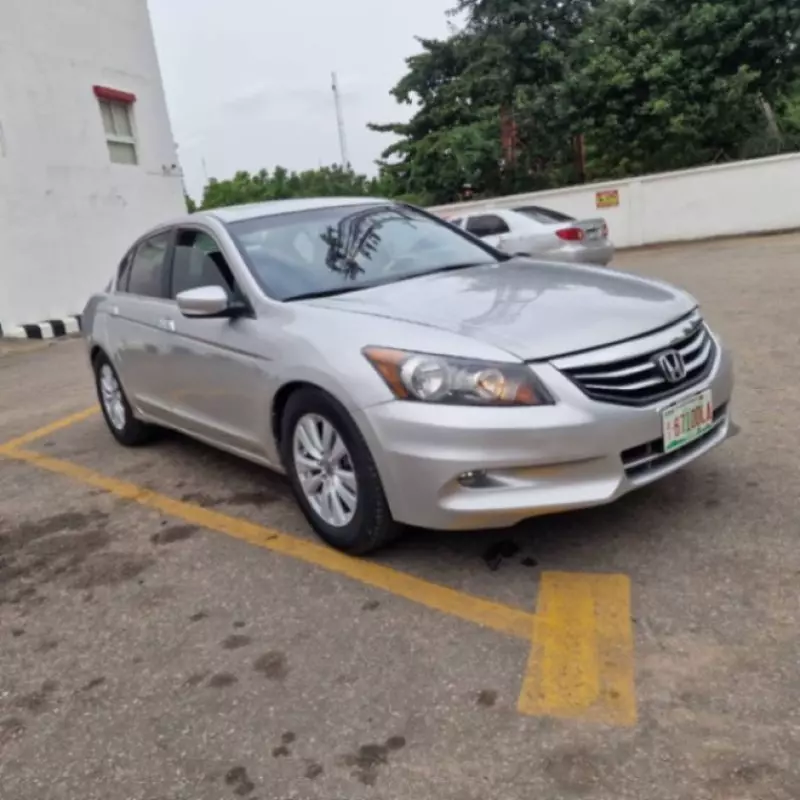 Honda Accord   - 2011