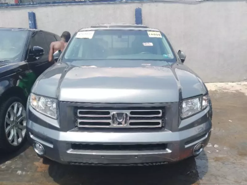 Honda Ridgeline   - 2006
