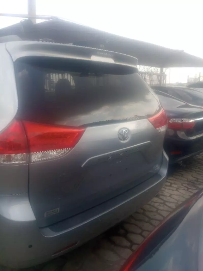 Toyota Sienna - 2014