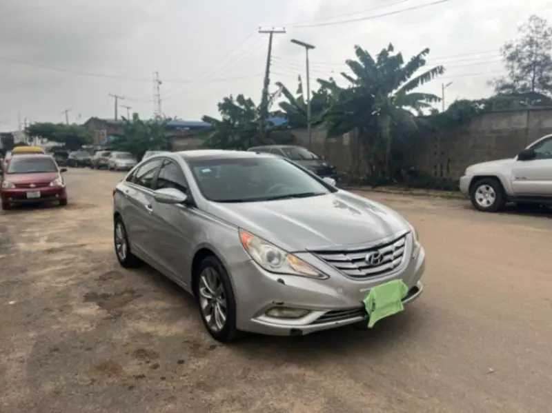 Hyundai Sonata   - 2012