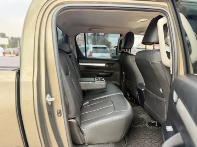Toyota Hilux    - 2021