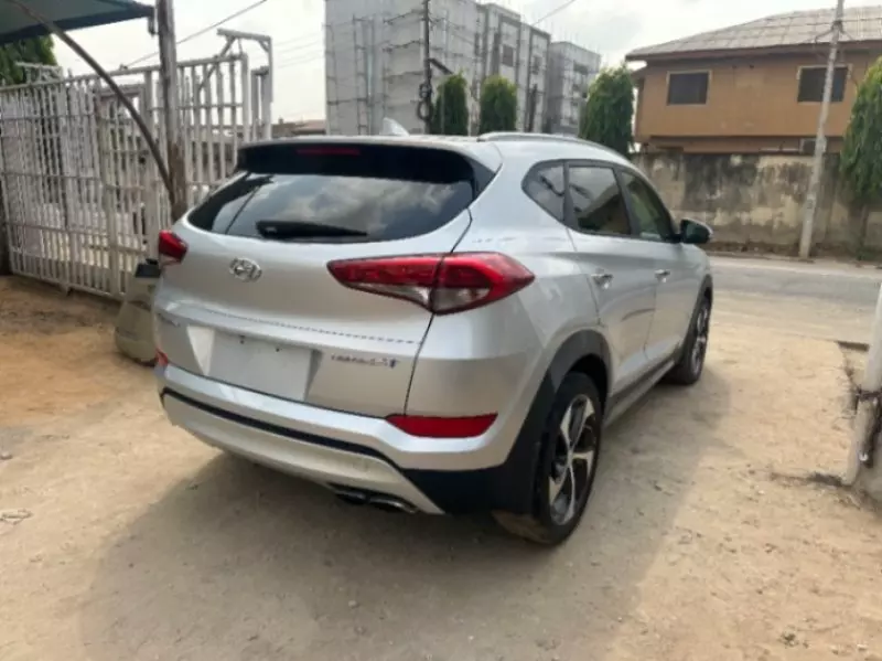 Hyundai Tucson   - 2017
