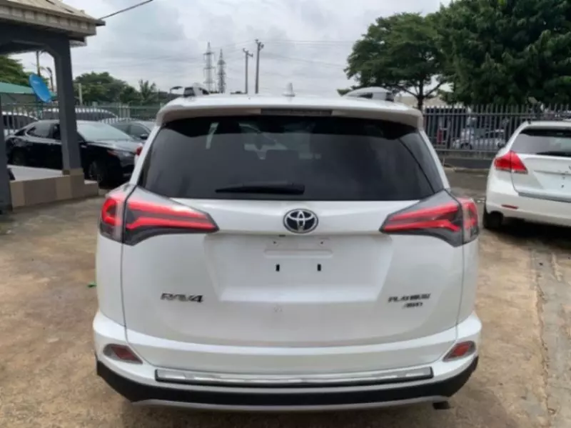 Toyota RAV4   - 2017