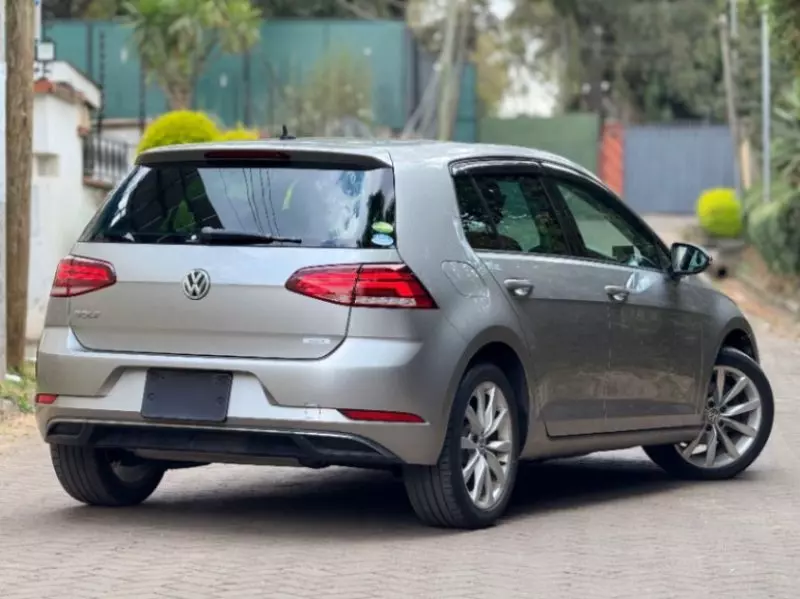 Volkswagen Golf   - 2018