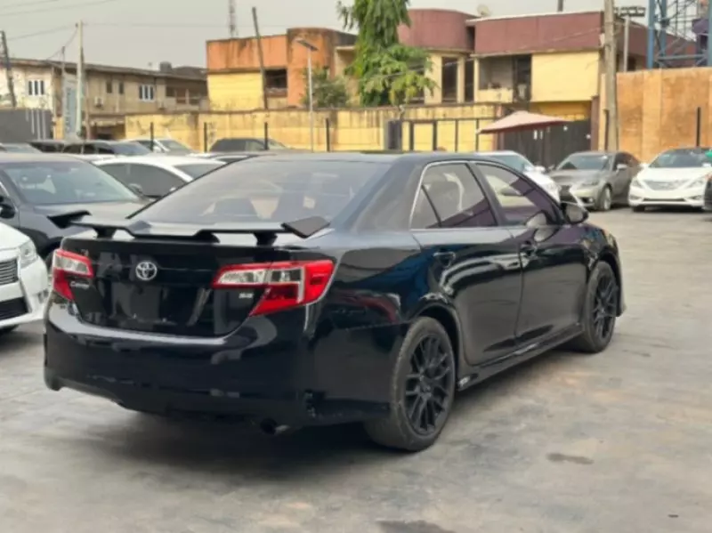 Toyota Camry   - 2014