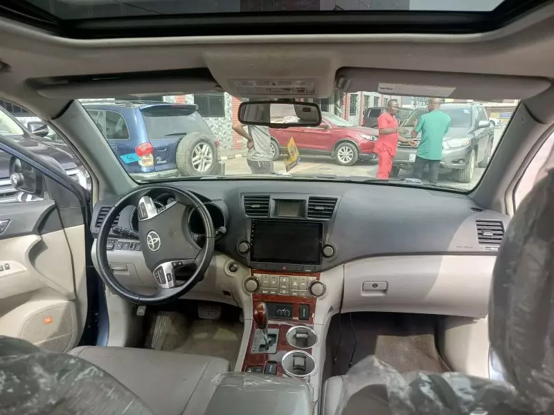 Toyota Highlander   - 2013