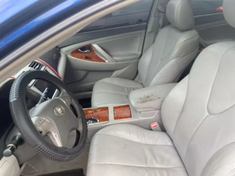 Toyota camry   - 2010