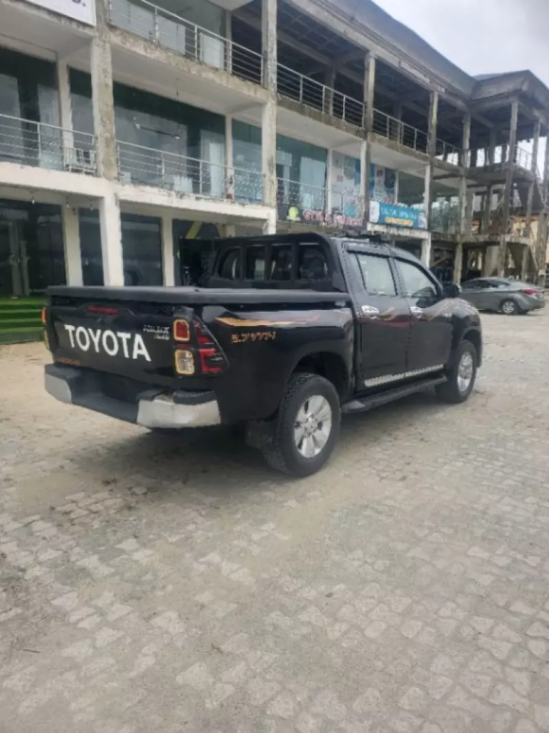 Toyota Hilux   - 2020