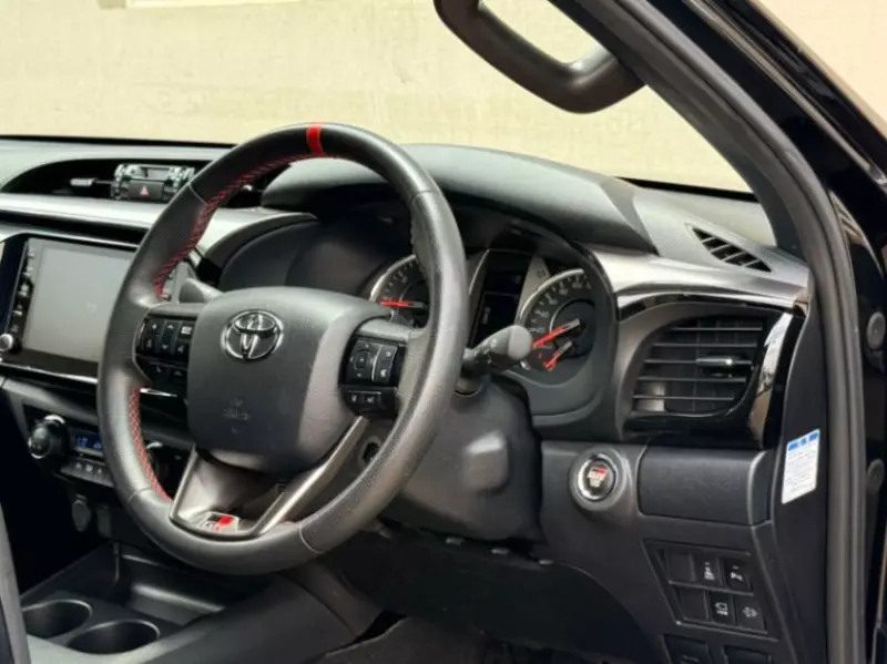 Toyota Hilux   - 2022