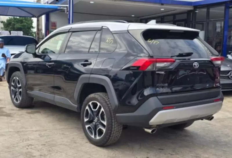 Toyota RAV 4   - 2019