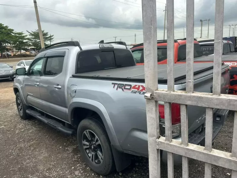 Toyota Tacoma   - 2018