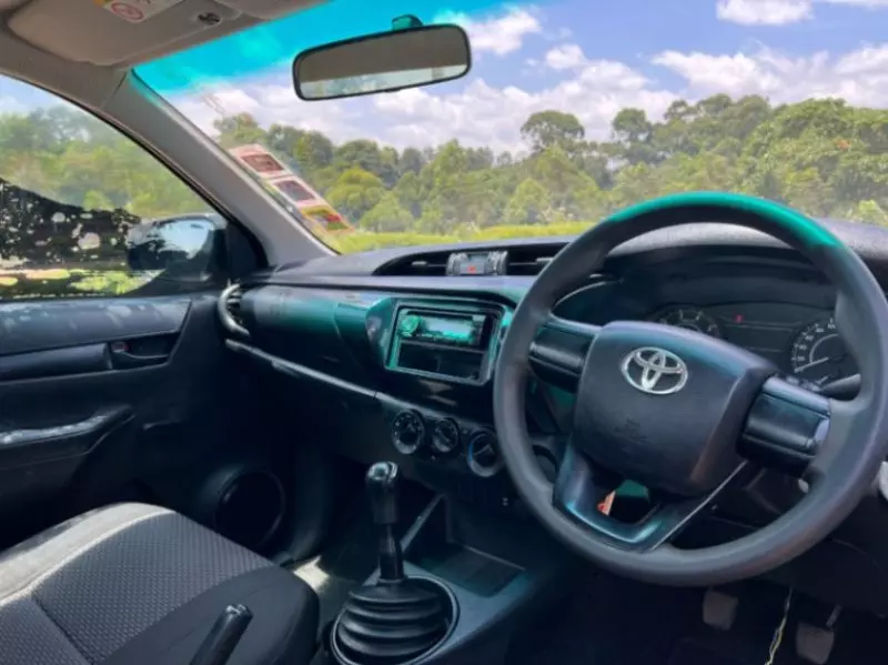 Toyota Hilux    - 2020