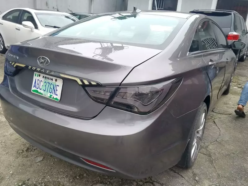 Hyundai Sonata   - 2011