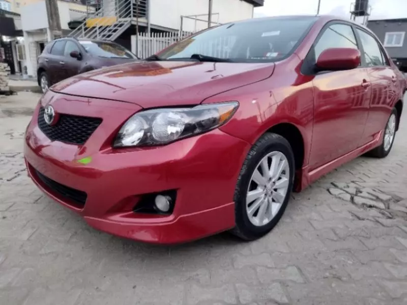 Toyota Corolla   - 2010