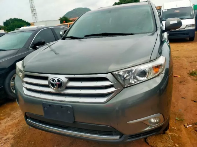 Toyota Highlander   - 2011