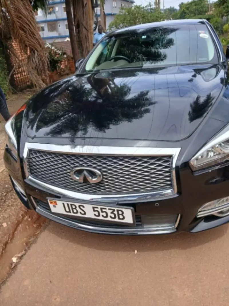 Nissan Fuga    - 2015