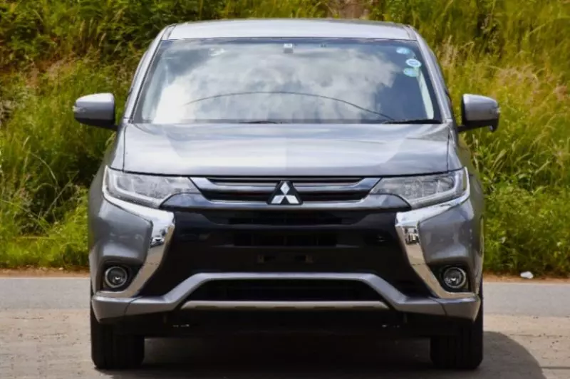 Mitsubishi Plug-in Hybrid Outlander   - 2017