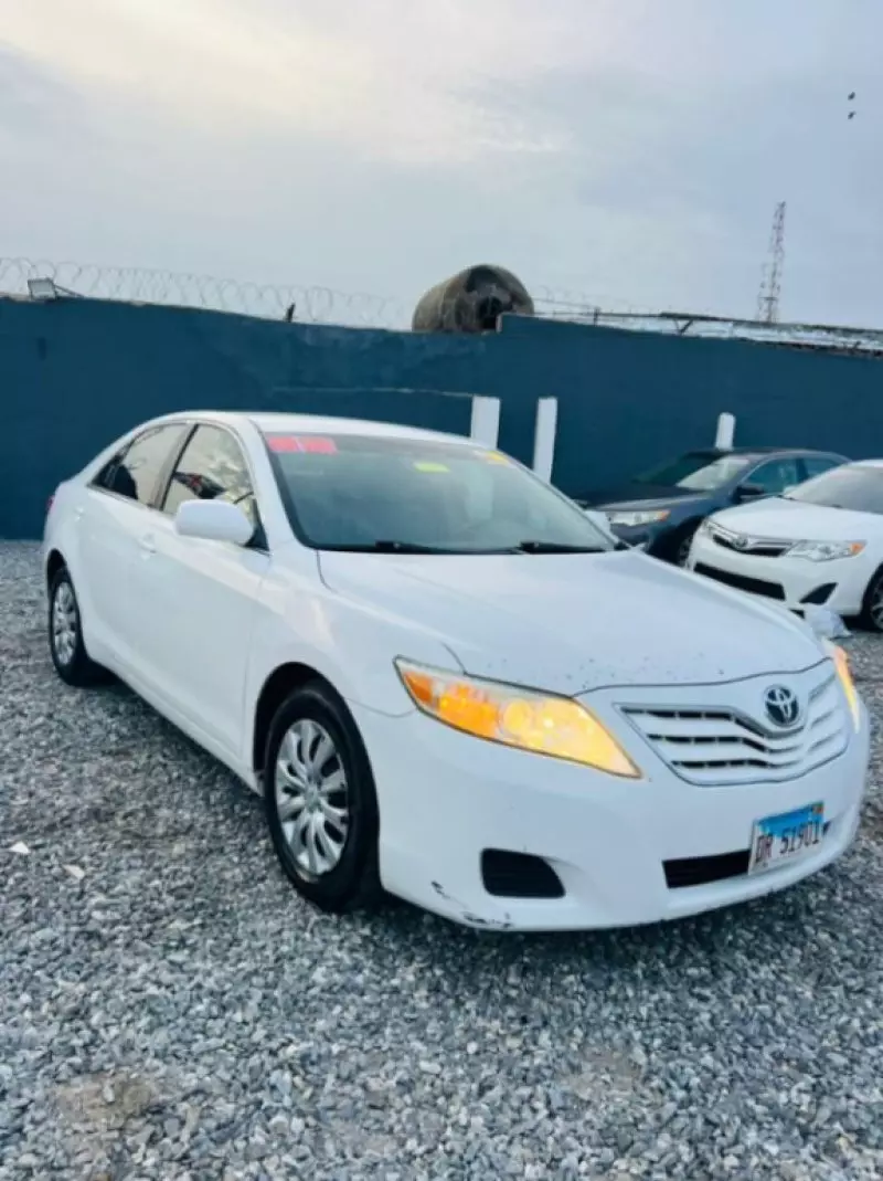 Toyota Camry   - 2010