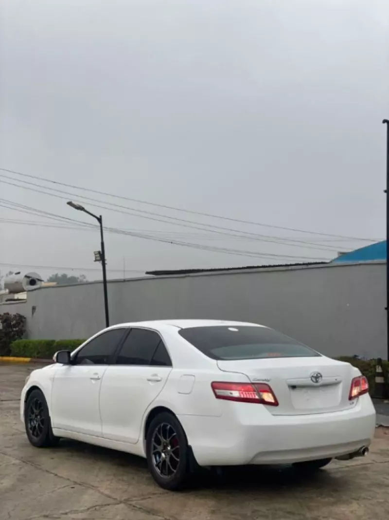 Toyota Camry   - 2010