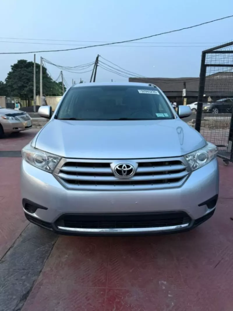 Toyota Highlander   - 2013
